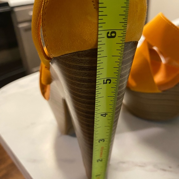 SOLD!!!SOLD!!!SOLD!!!Women platform style wedge heels size in perfect condition - Picture 7 of 8